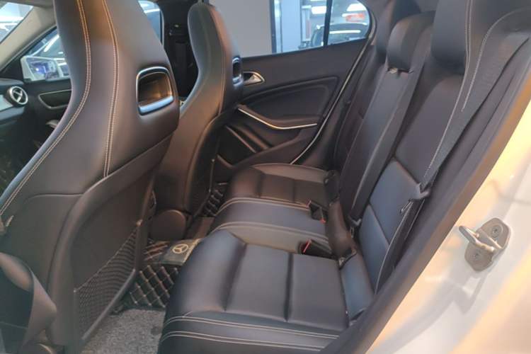 Used Mercedes-Benz GLA 2016 GLA 200 Fashion Model Left Rear Seat