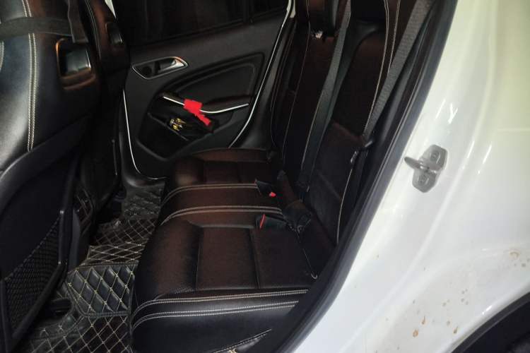 Used Mercedes-Benz GLA 2016 GLA 200 Fashion Model Left Rear Seat