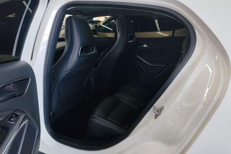 Used Mercedes-Benz GLA 2016 GLA 200 Fashion Model Left Rear Seat