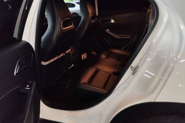 Used Mercedes-Benz GLA 2016 GLA 200 Fashion Model Left Rear Seat