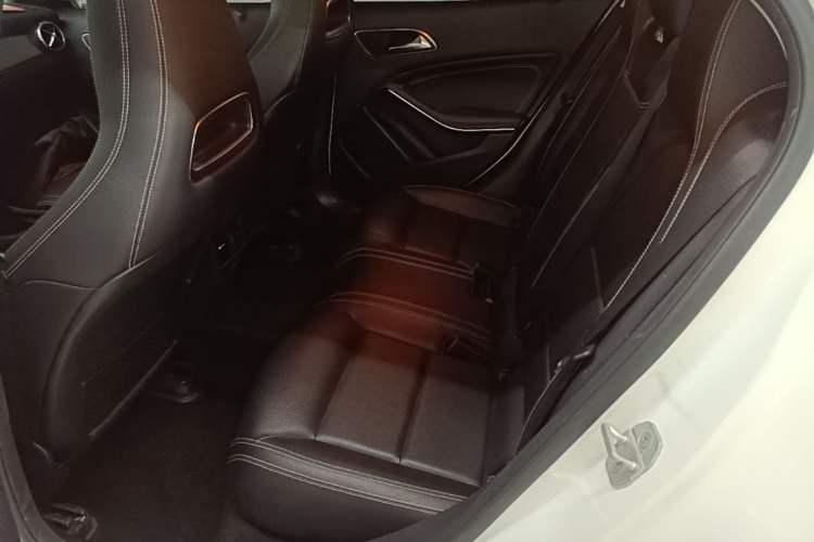 Used Mercedes-Benz GLA 2016 GLA 200 Fashion Model Left Rear Seat