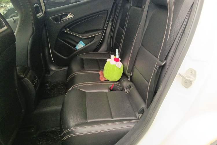 Used Mercedes-Benz GLA 2016 GLA 200 Fashion Model Left Rear Seat