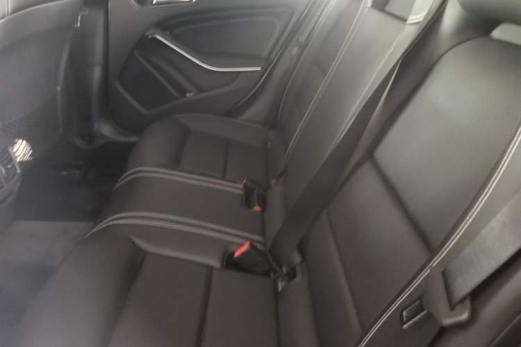 Used Mercedes-Benz GLA 2016 GLA 200 Fashion Model Left Rear Seat