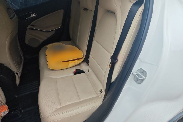 Used Mercedes-Benz GLA 2016 GLA 200 Fashion Model Left Rear Seat