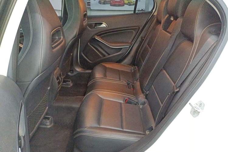 Used Mercedes-Benz GLA 2016 GLA 200 Fashion Model Left Rear Seat