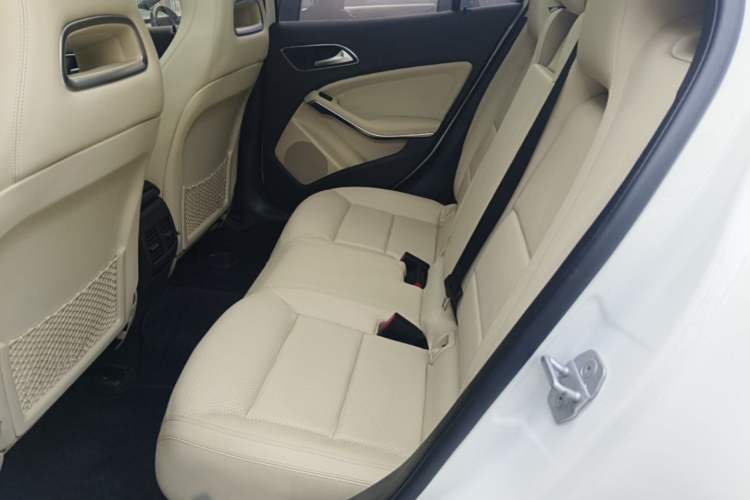 Used Mercedes-Benz GLA 2016 GLA 200 Fashion Model Left Rear Seat