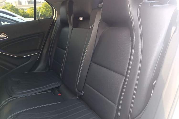 Used Mercedes-Benz GLA 2016 GLA 200 Fashion Model Left Rear Seat