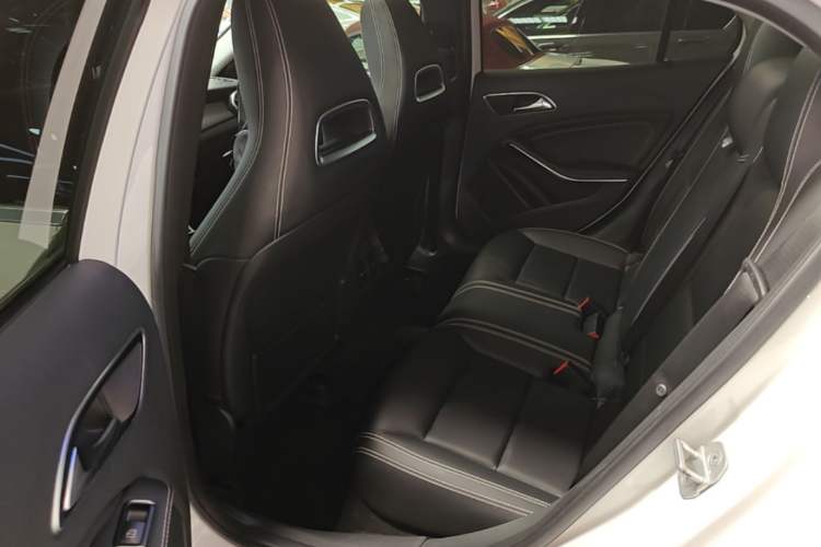 Used Mercedes-Benz GLA 2016 GLA 200 Fashion Model Left Rear Seat