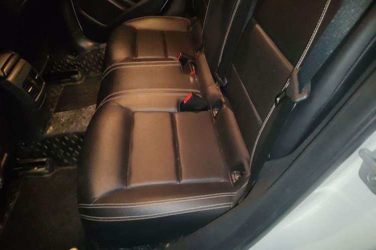 Used Mercedes-Benz GLA 2016 GLA 200 Fashion Model Left Rear Seat