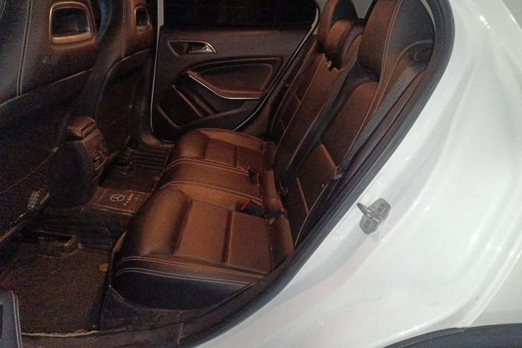 Used Mercedes-Benz GLA 2016 GLA 200 Fashion Model Left Rear Seat