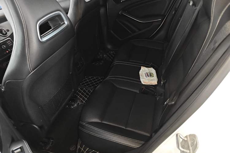 Used Mercedes-Benz GLA 2016 GLA 200 Fashion Model Left Rear Seat