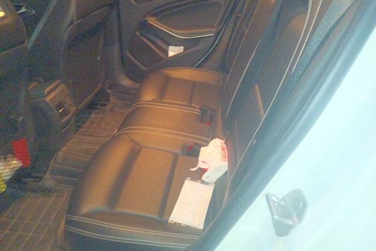 Used Mercedes-Benz GLA 2016 GLA 200 Fashion Model Left Rear Seat