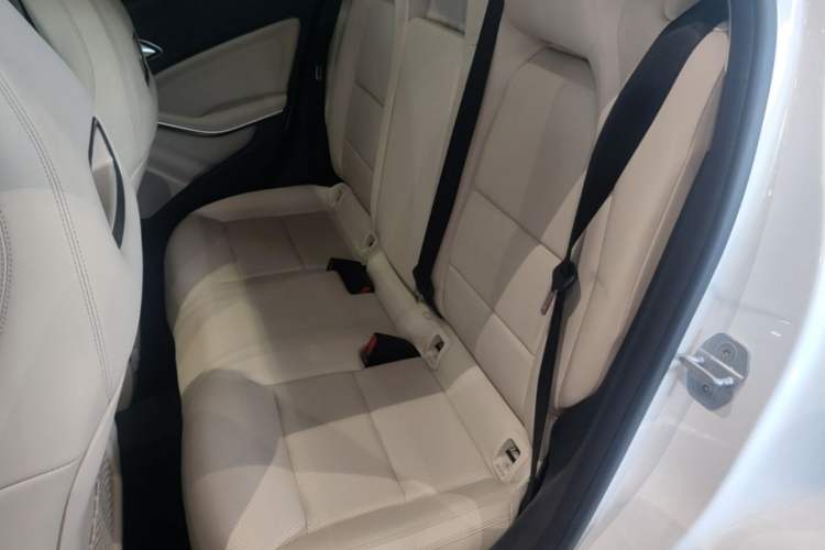 Used Mercedes-Benz GLA 2016 GLA 200 Fashion Model Left Rear Seat