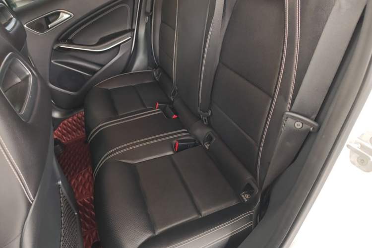 Used Mercedes-Benz GLA 2016 GLA 200 Fashion Model Left Rear Seat