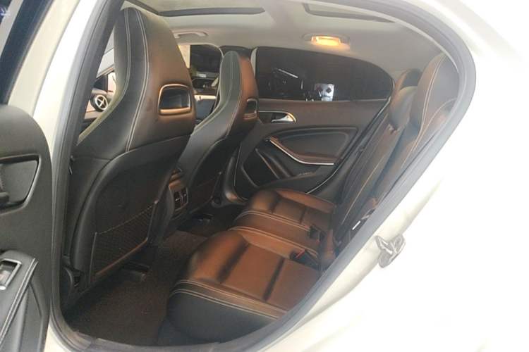 Used Mercedes-Benz GLA 2016 GLA 200 Fashion Model Left Rear Seat