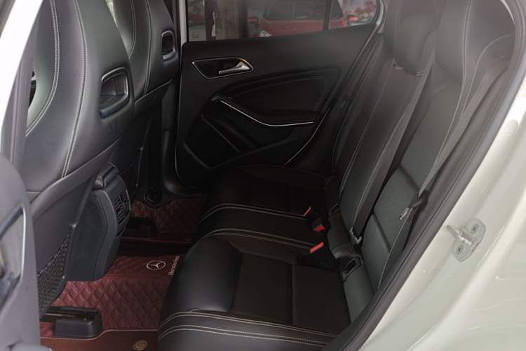 Used Mercedes-Benz GLA 2016 GLA 200 Fashion Model Left Rear Seat