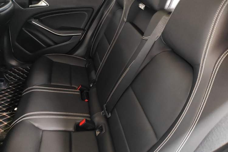 Used Mercedes-Benz GLA 2016 GLA 200 Fashion Model Left Rear Seat