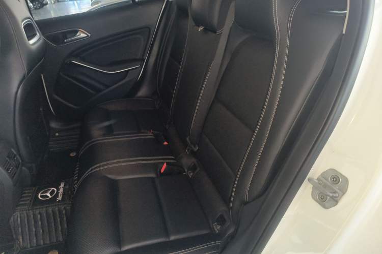 Used Mercedes-Benz GLA 2016 GLA 200 Fashion Model Left Rear Seat
