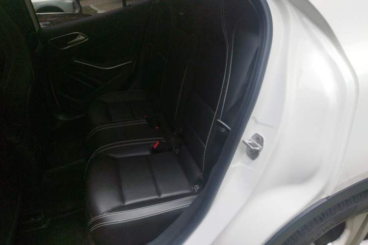 Used Mercedes-Benz GLA 2016 GLA 200 Fashion Model Left Rear Seat