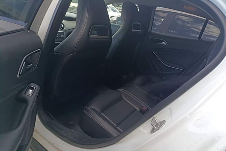 Used Mercedes-Benz GLA 2016 GLA 200 Fashion Model Left Rear Seat