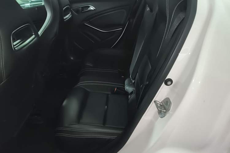 Used Mercedes-Benz GLA 2016 GLA 200 Fashion Model Left Rear Seat