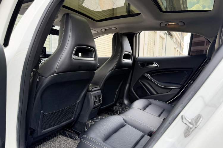 Used Mercedes-Benz GLA 2016 GLA 200 Fashion Model Left Rear Seat