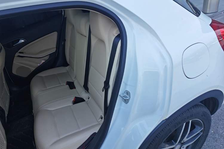Used Mercedes-Benz GLA 2016 GLA 200 Fashion Model Left Rear Seat