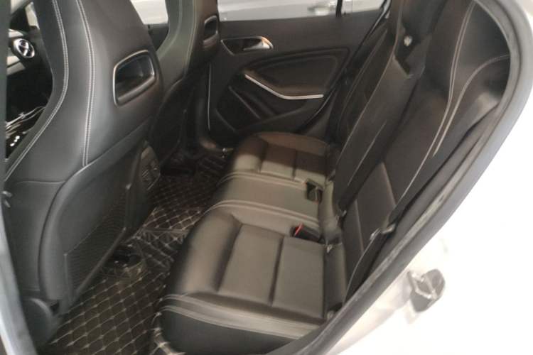 Used Mercedes-Benz GLA 2016 GLA 200 Fashion Model Left Rear Seat