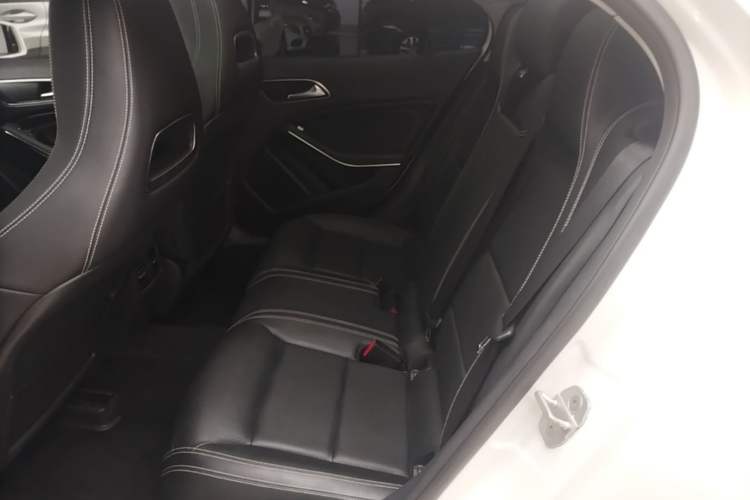 Used Mercedes-Benz GLA 2016 GLA 200 Fashion Model Left Rear Seat