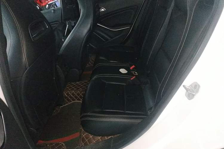 Used Mercedes-Benz GLA 2016 GLA 200 Fashion Model Left Rear Seat