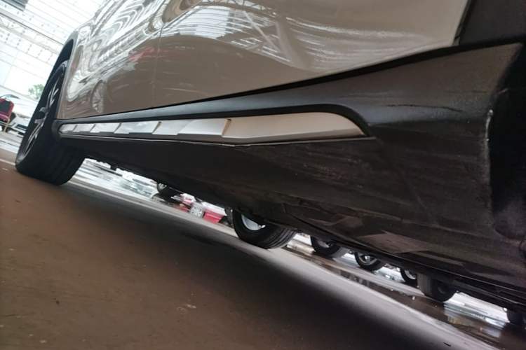 Used Mercedes-Benz GLA 2016 GLA 220 4MATIC Fashion Edition Left Side Sill