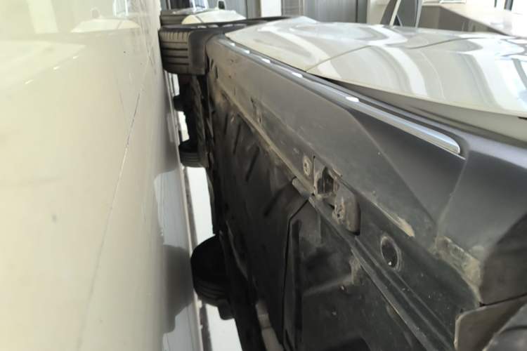 Used Mercedes-Benz GLA 2016 GLA 200 Fashion Model Left Side Sill