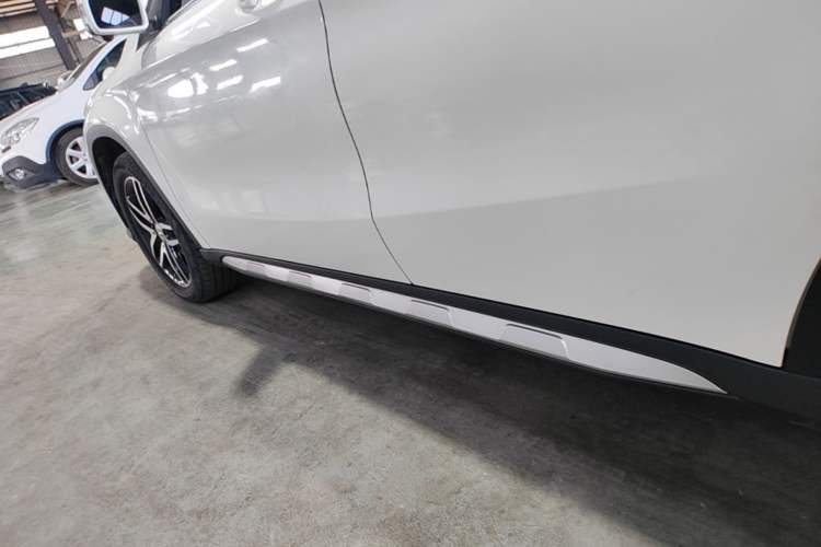 Used Mercedes-Benz GLA 2016 GLA 200 Fashion Model Left Side Sill