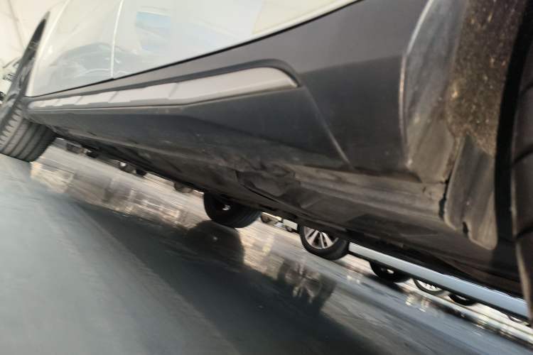 Used Mercedes-Benz GLA 2016 GLA 200 Fashion Model Left Side Sill