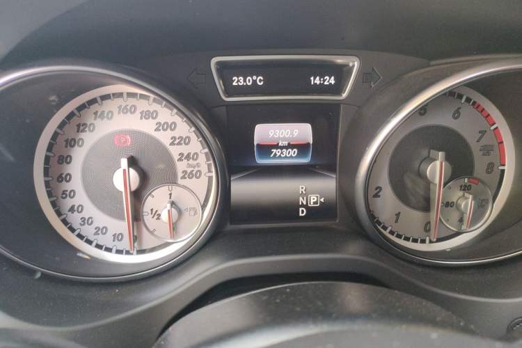 Used Mercedes-Benz GLA 2016 GLA 200 Sport Edition Odometer Close Up