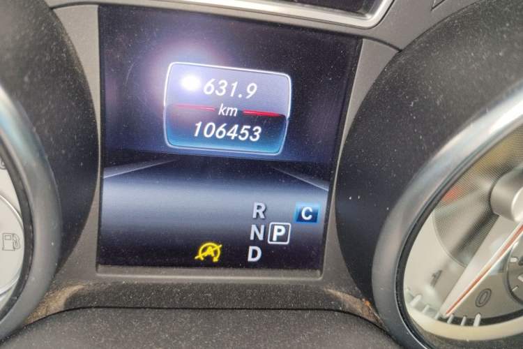 Used Mercedes-Benz GLA 2016 GLA 200 Sport Edition Odometer Close Up