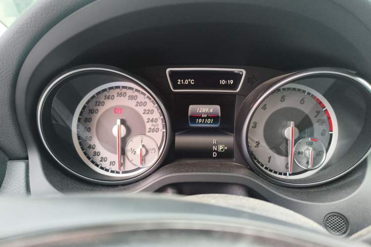 Used Mercedes-Benz GLA 2016 GLA 200 Fashion Model Odometer Close Up