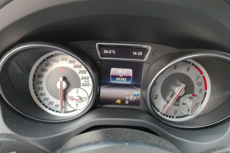 Used Mercedes-Benz GLA 2016 GLA 200 Sport Edition Odometer Close Up