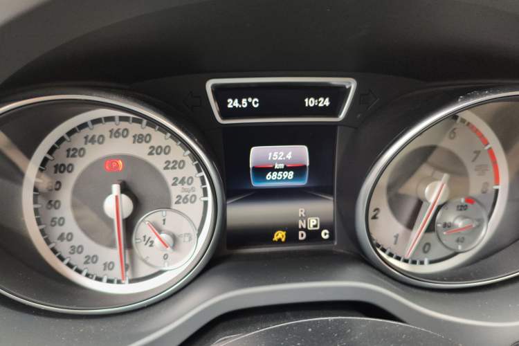 Used Mercedes-Benz GLA 2016 GLA 220 4MATIC Fashion Edition Odometer Close Up