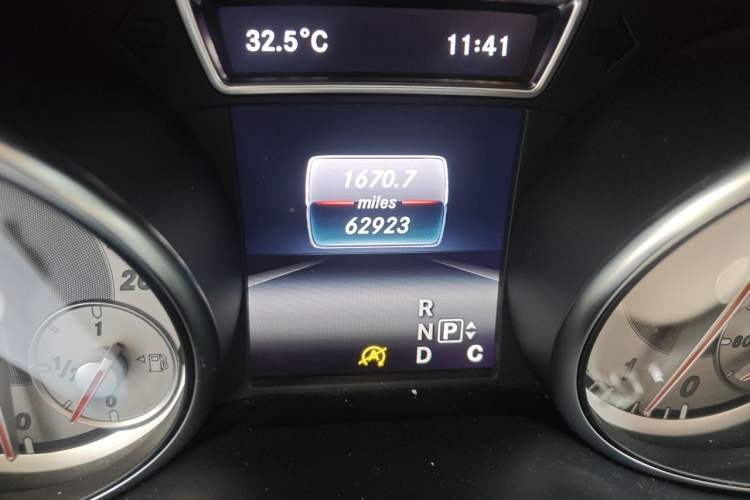 Used Mercedes-Benz GLA 2016 GLA 220 4MATIC Fashion Edition Odometer Close Up