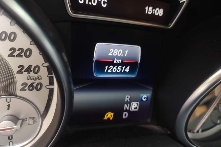 Used Mercedes-Benz GLA 2016 GLA 200 Fashion Model Odometer Close Up