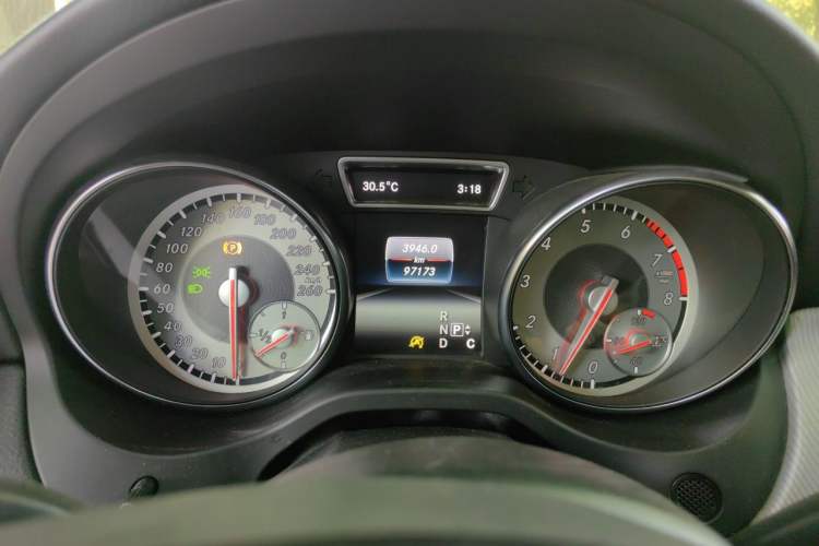 Used Mercedes-Benz GLA 2016 GLA 200 Sport Edition Odometer Close Up