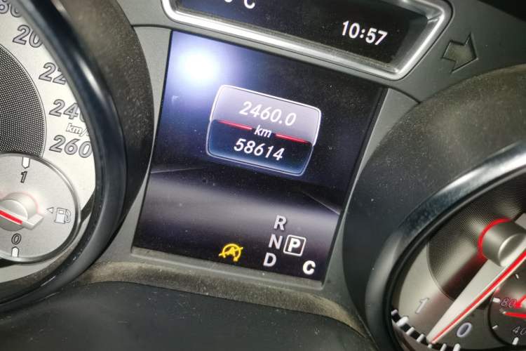 Used Mercedes-Benz GLA 2016 GLA 200 Sport Edition Odometer Close Up