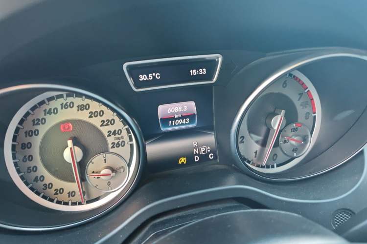 Used Mercedes-Benz GLA 2016 GLA 200 Fashion Model Odometer Close Up