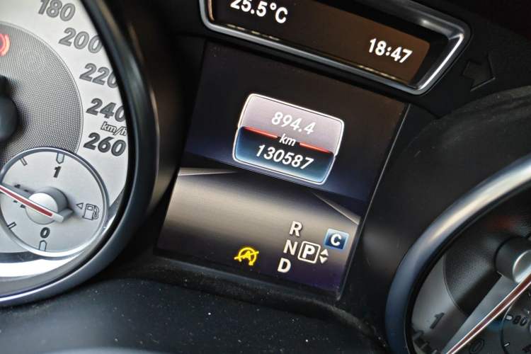 Used Mercedes-Benz GLA 2016 GLA 200 Fashion Model Odometer Close Up