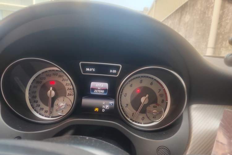 Used Mercedes-Benz GLA 2016 GLA 200 Sport Edition Odometer Close Up