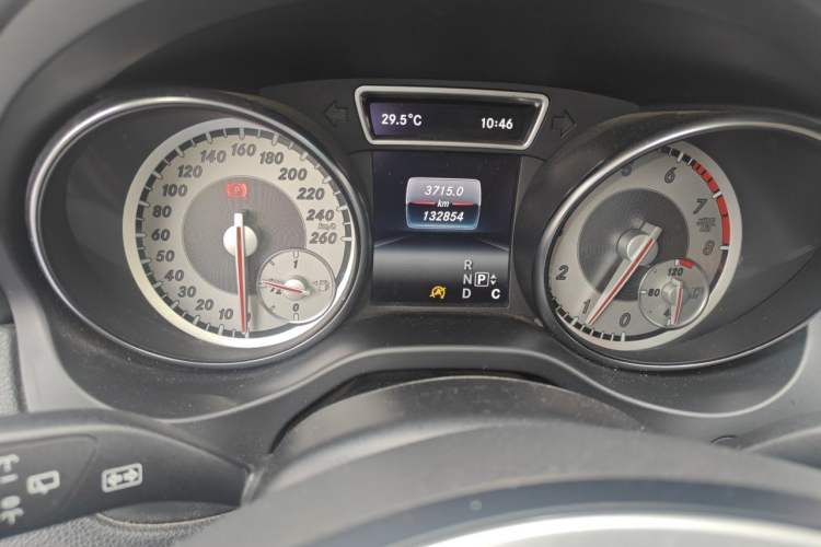 Used Mercedes-Benz GLA 2016 GLA 200 Sport Edition Odometer Close Up