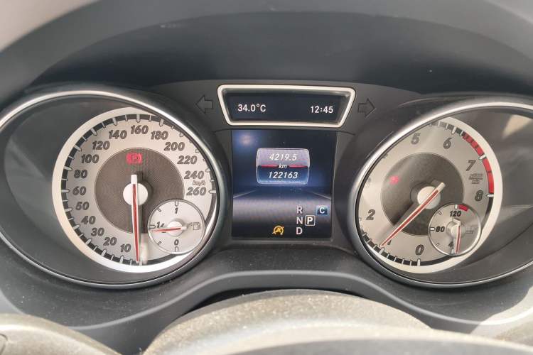 Used Mercedes-Benz GLA 2016 GLA 200 Sport Edition Odometer Close Up