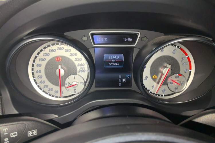 Used Mercedes-Benz GLA 2016 GLA 200 Sport Edition Odometer Close Up