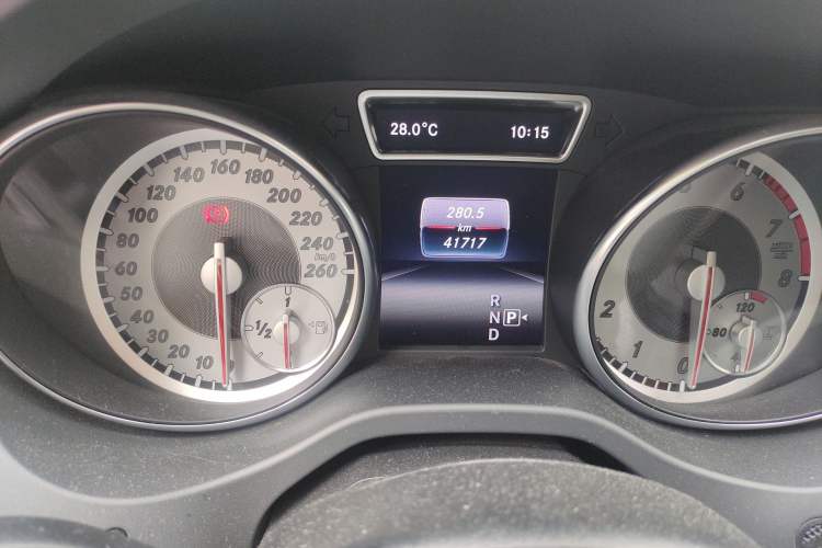 Used Mercedes-Benz GLA 2016 GLA 200 Sport Edition Odometer Close Up